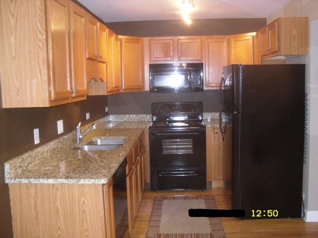 Kitchen - 5641 Circle Dr