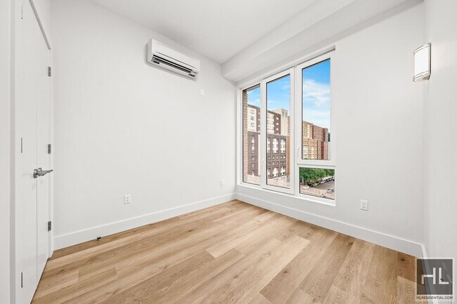 Building Photo - BRUCKNER BOULEVARD