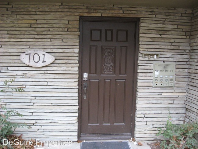 Building Photo - 701 Monticello Dr