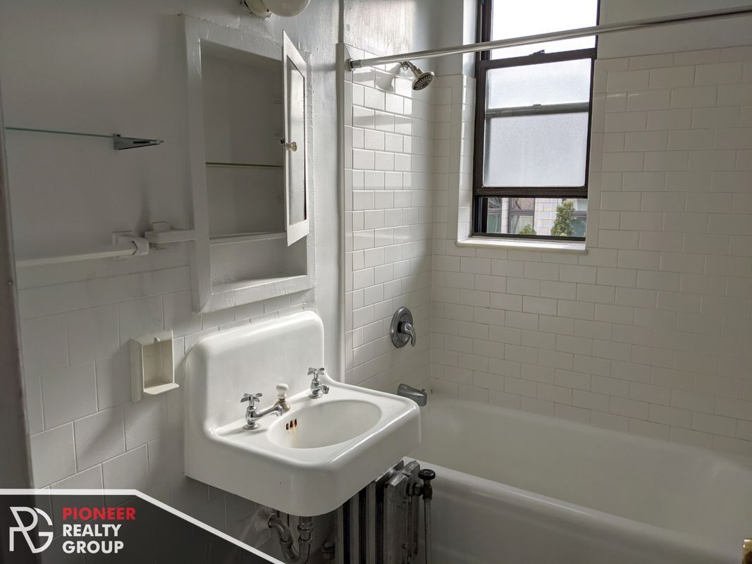 Foto del edificio - 2779 N Milwaukee Ave