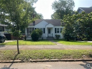 Building Photo - 108 Clifton St SE