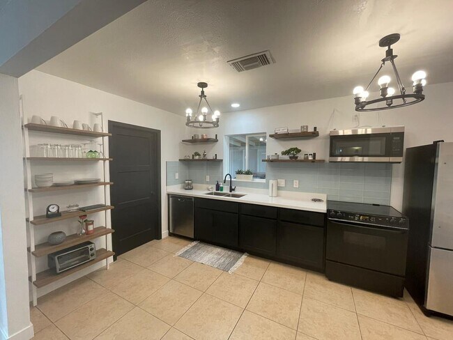 Photo - 1920 W Mulberry Dr Apartment