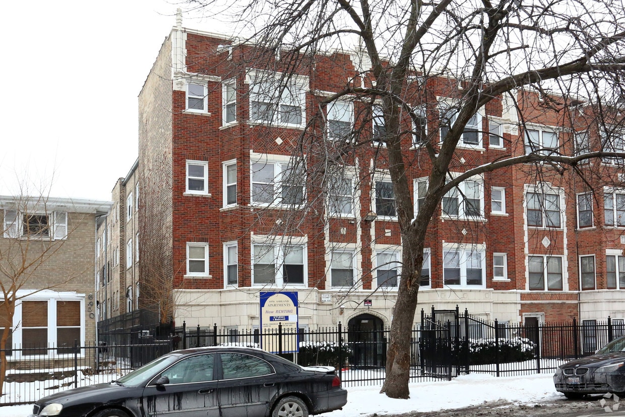 Building Photo - 6956 N Ashland Blvd