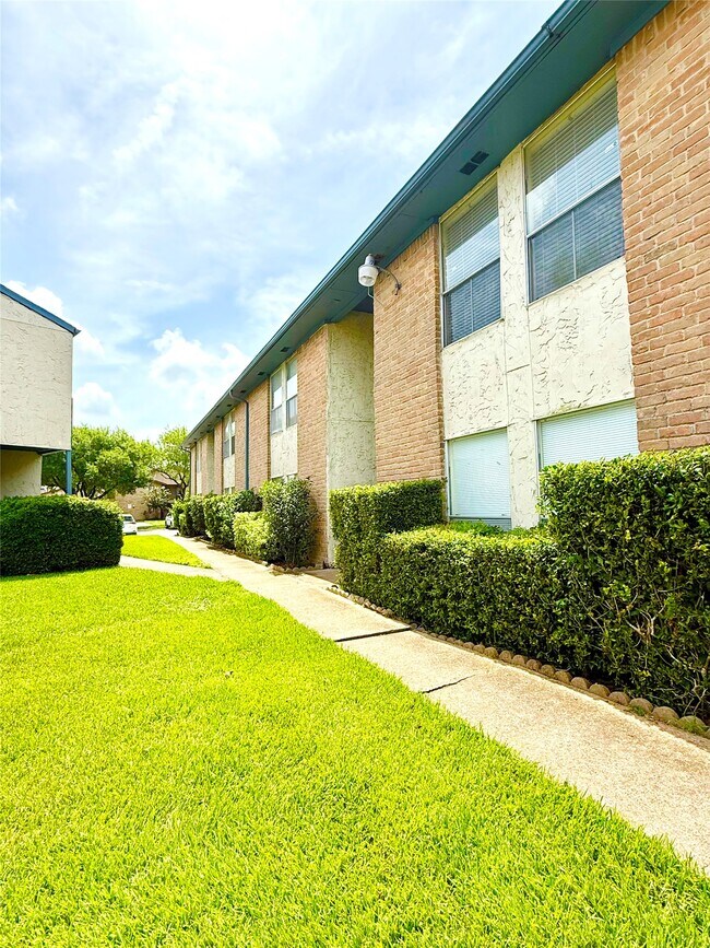 Foto del edificio - 8360 Jorine Dr