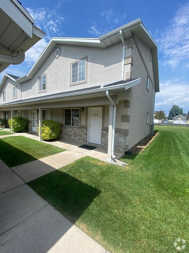 Building Photo - 1556 Talon Dr