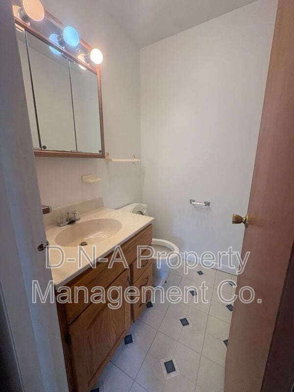 Building Photo - 404 Woodcliff Ave