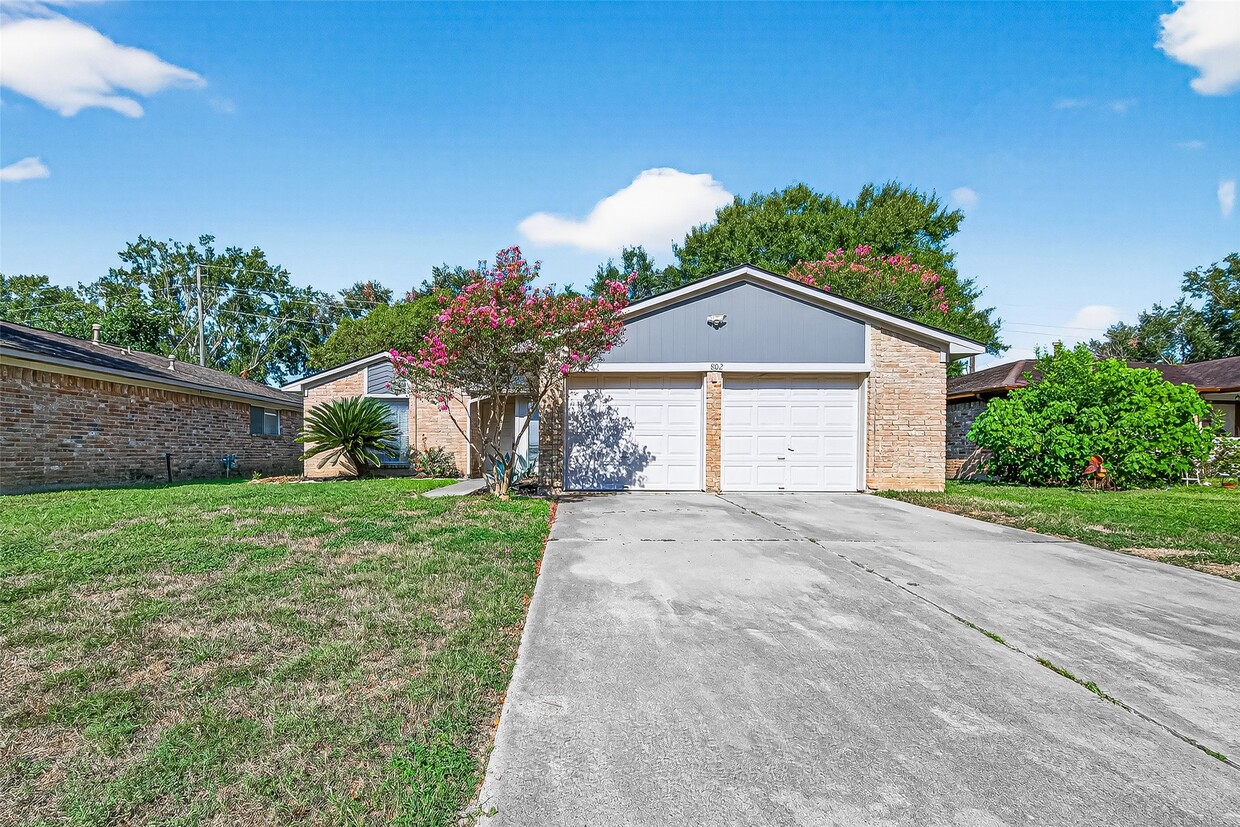 Foto principal - 802 Cascade Creek Dr