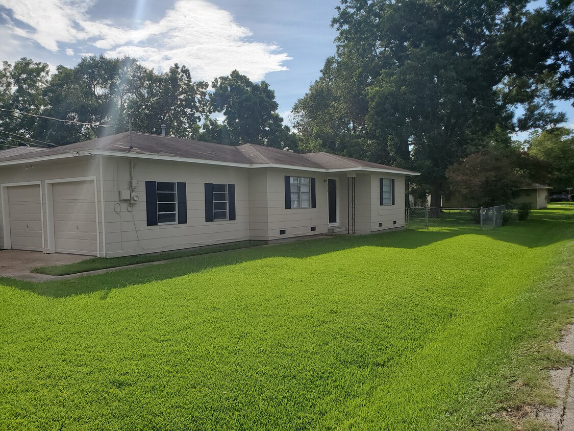 Exterior - 316 S 21st St
