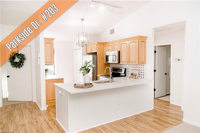 Building Photo - 15075 Parkside Dr