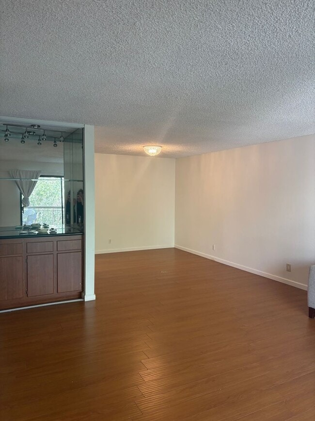 Building Photo - Spacious Upgraded Condo in The Keys – Waln...