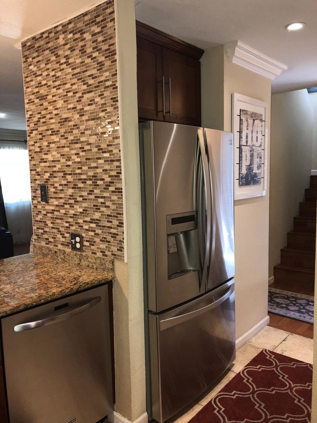 Kitchen - 40340 Grimmer Blvd