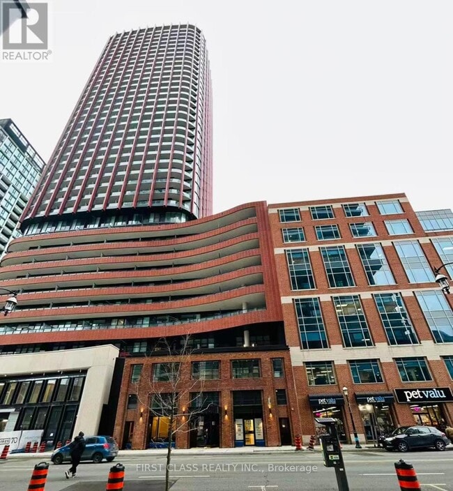 Building Photo - 180 Front St E