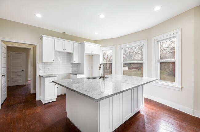 Kitchen - 1436 Baldwin St