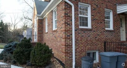 Building Photo - 906 Litchfield Rd