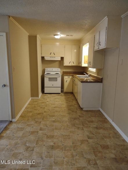 Building Photo - 6015 Oakland Heights St