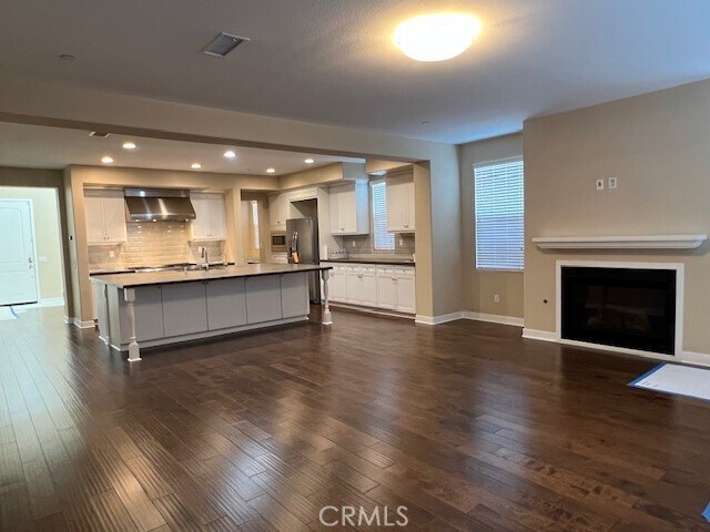 Foto del edificio - 428 S Lark Ellen Ave