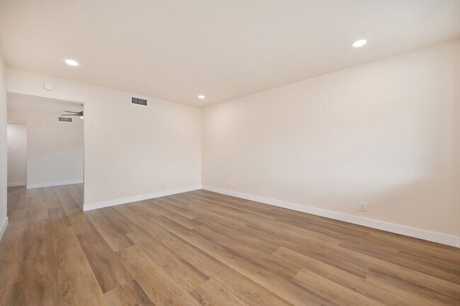 Foto del edificio - 5691 Cutler Ct