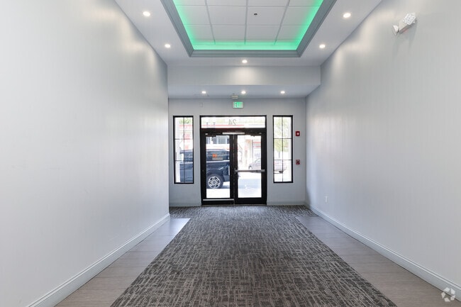 Lobby Photo - 24 Mount Vernon Apartments