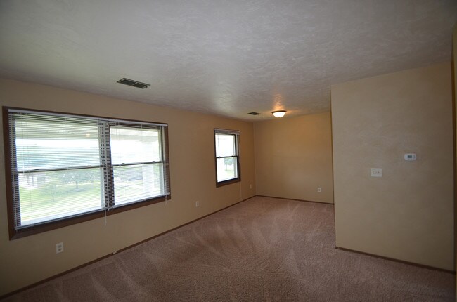 Building Photo - 929 East Ave N
