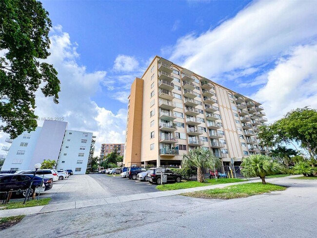 Building Photo - 1470 NE 125th Terrace