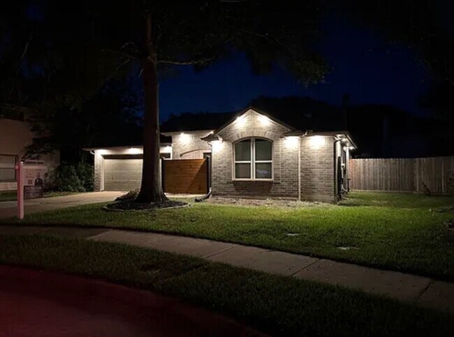 Foto del edificio - 1835 Oak Ridge Dr