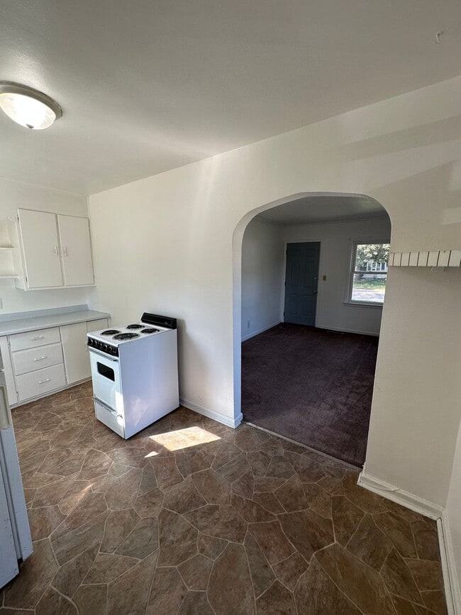 11211123 Maynard Ave Unit 1121, Waterloo, IA 50701 Room for Rent in