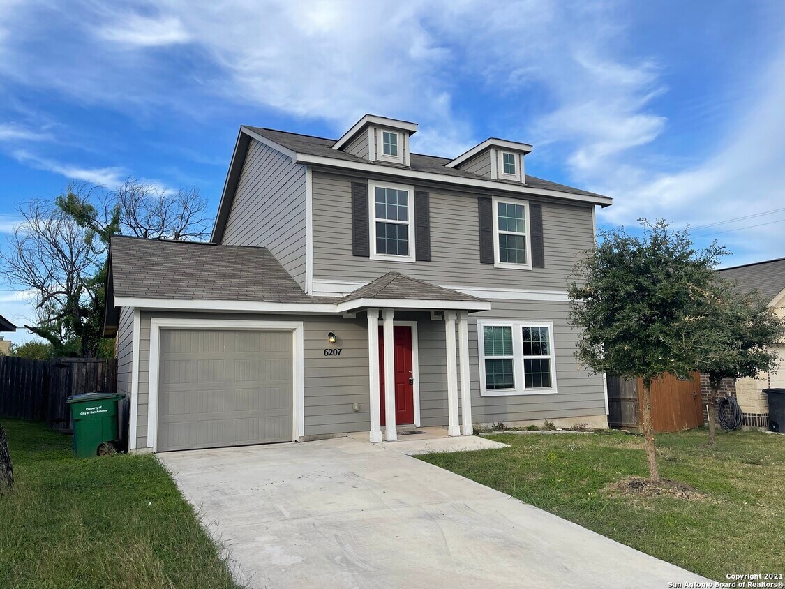 Foto principal - 6207 Golden Valley Dr