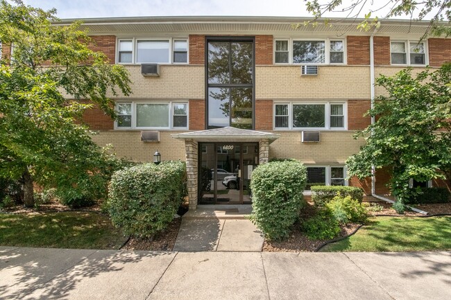 Foto del edificio - 6800 N Ozark Ave