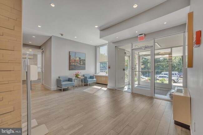 Foto del edificio - 6100 Henry Ave