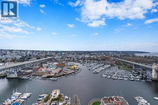 Building Photo - 1500 Hornby St