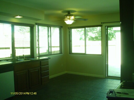 Building Photo - 1391 Camelot Dr
