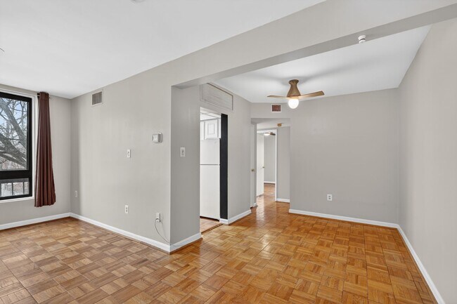 Foto del edificio - Professionally Managed, 2 Bedroom Corner Unit // Glover Park // Parking Included