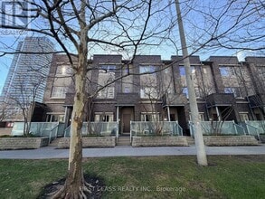Building Photo - 315 Village Green Square