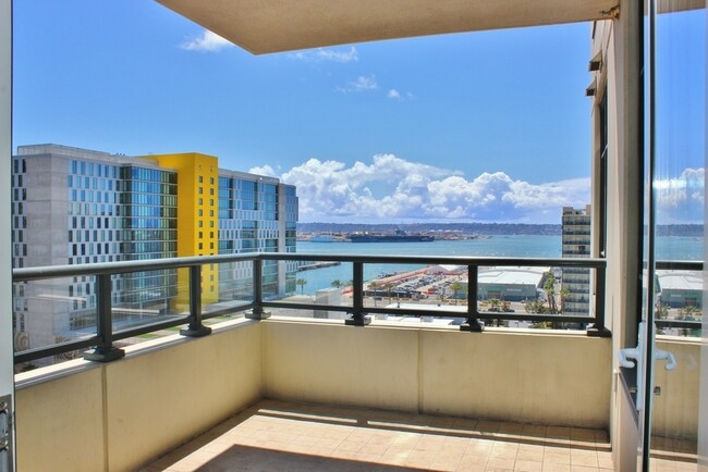 Building Photo - Stunning 2B/2BA Condo in The Grande w/ Swe...