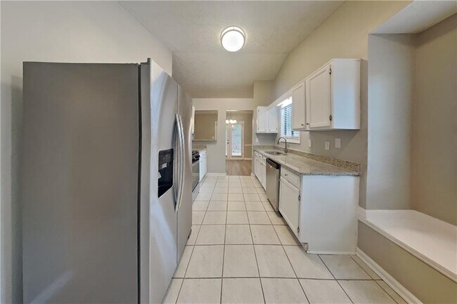 Foto del edificio - 815 Riverstone Ln