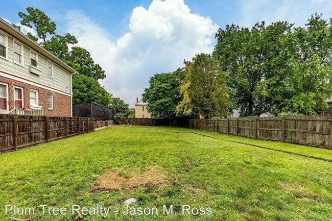Building Photo - 5 br, 3.5 bath House - 2040 Mills Ave.