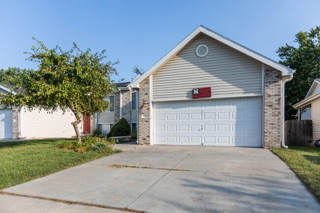 Foto del edificio - 248 W Irving St