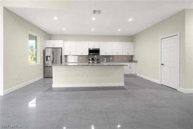 Building Photo - 1043 Albert Ave