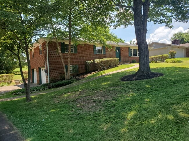 Building Photo - 616 Starlite Ln