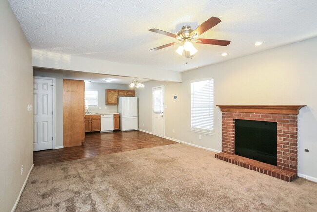 Foto del edificio - 3551 Whistlewood Ln