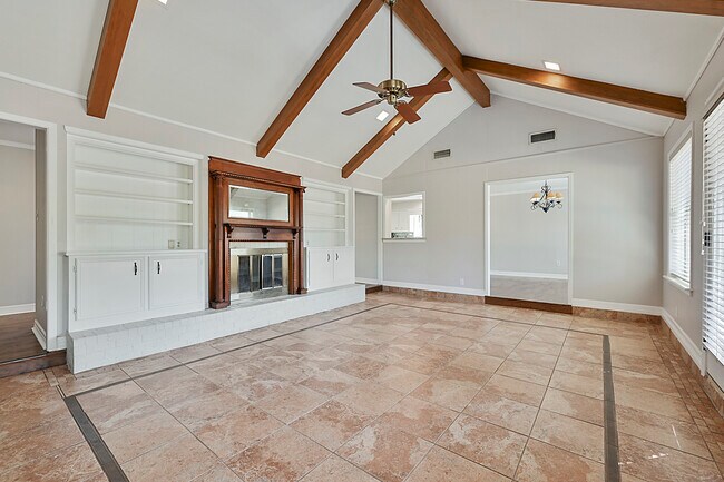 Building Photo - 2701 Teakwood Ct