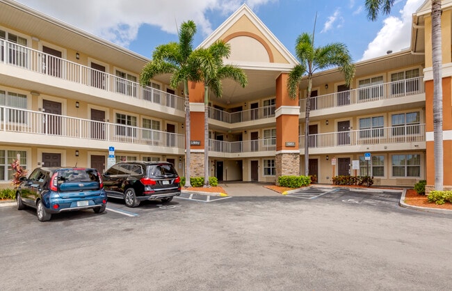 Building Photo - Furnished Studio-Fort Lauderdale-Cypress C...
