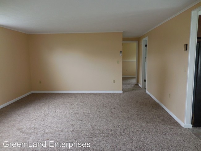 Building Photo - 402 Maple St