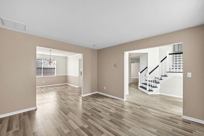 Foto del edificio - 3136 Sacramento Dr