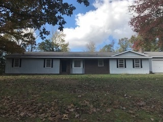 Building Photo - Great home with lots of extras!