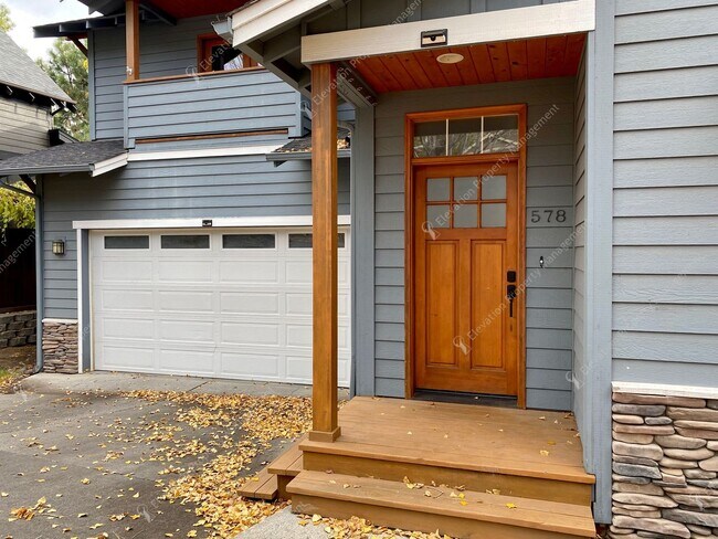 Building Photo - Light-Filled Awbrey Butte Retreat