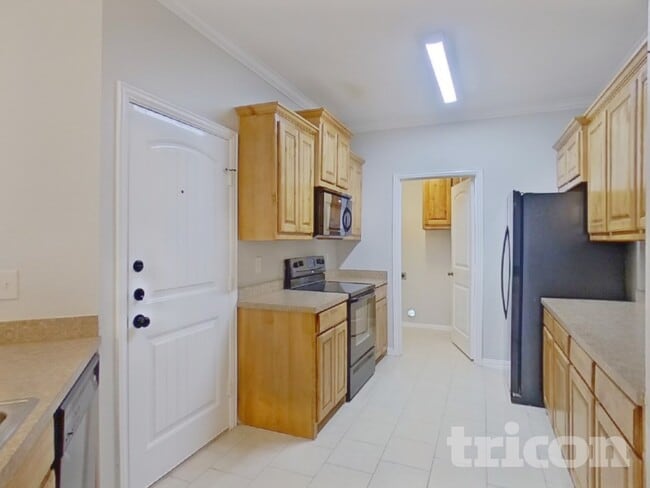 Building Photo - 825 Rambling Ct