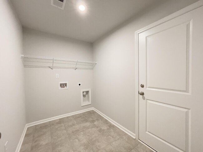 Building Photo - 211 Boneset Dr