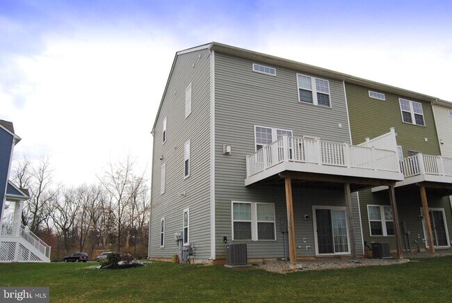 Building Photo - 109 Admiral Ln