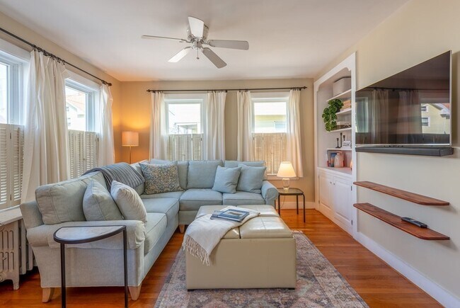 Building Photo - 5 Addison St